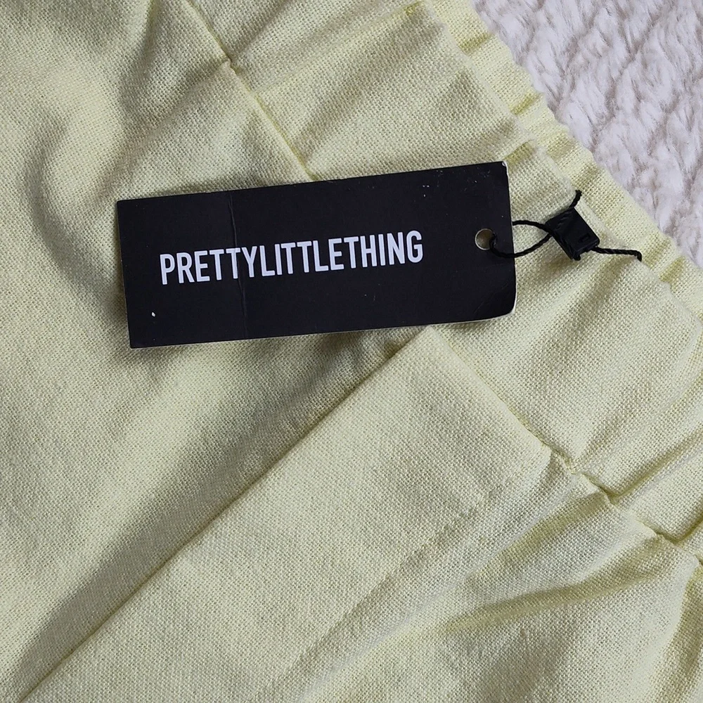 Pretty Little Thing Women's Short Size 0 Yellow New With Tags - Picture 3 of 7